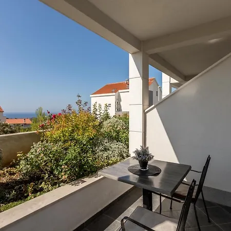 Hvar De Luxe בית הארחה 3*