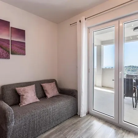 Hvar De Luxe 3* חוואר