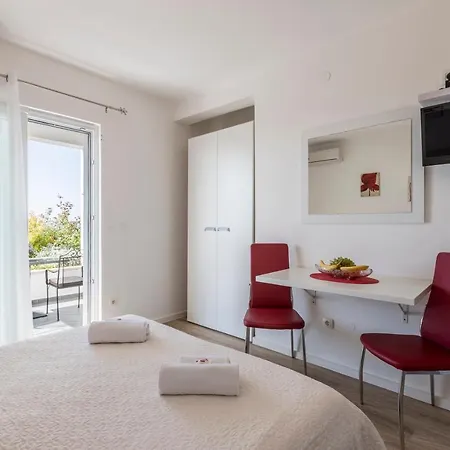 Hvar De Luxe בית הארחה חוואר