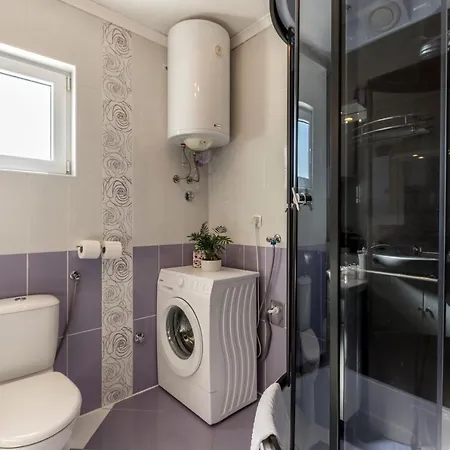 Hvar De Luxe חוואר