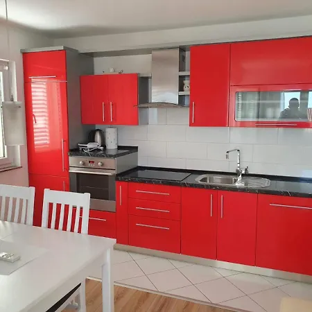 Hvar De Luxe חוואר