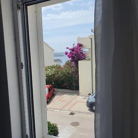 Hvar De Luxe בית הארחה