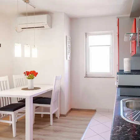 Hvar De Luxe בית הארחה חוואר