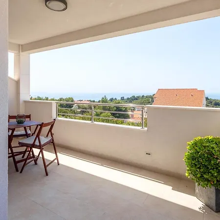 Hvar De Luxe Guest house 3*