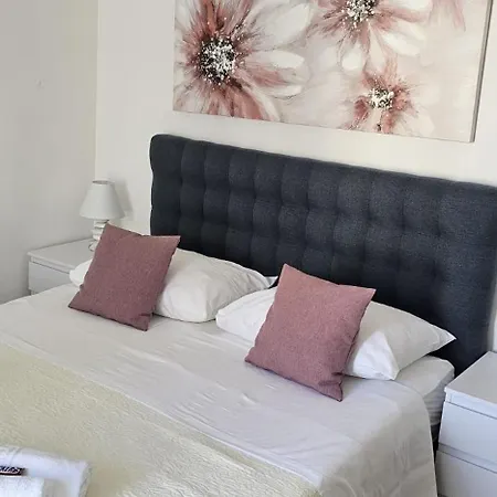 Hvar De Luxe 3* חוואר