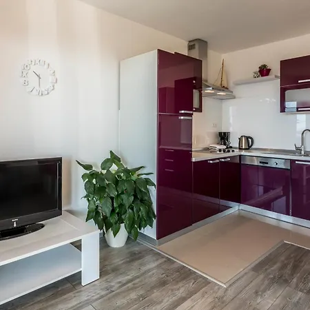 Hvar De Luxe 3*