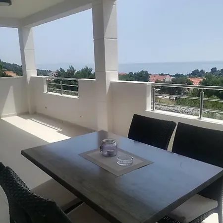 Hvar De Luxe 3* חוואר