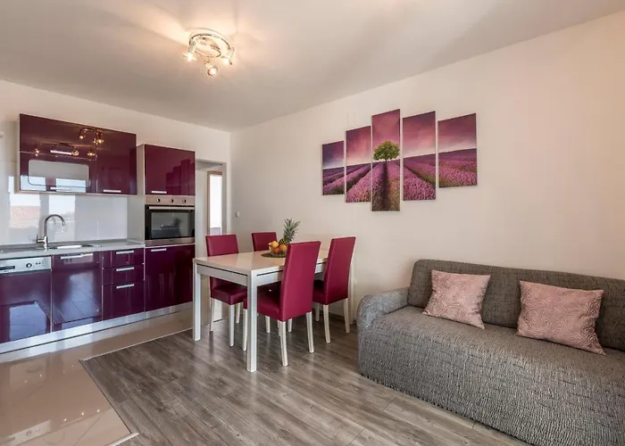 Hvar De Luxe 3*