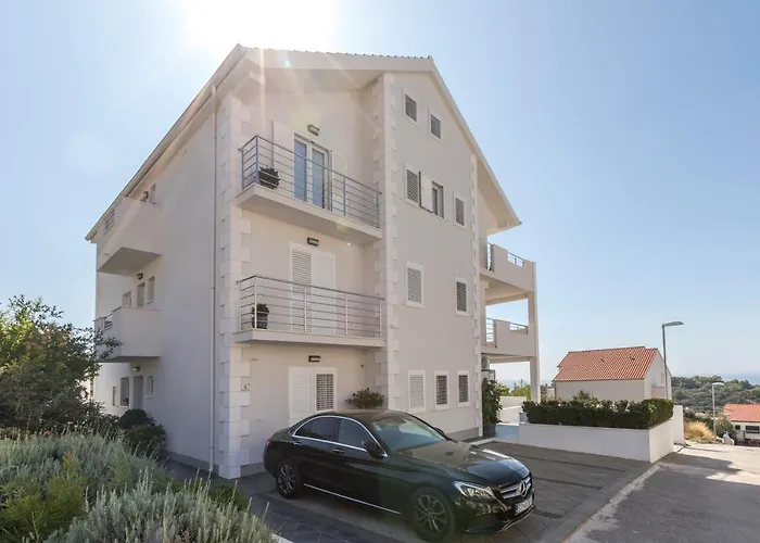 Hvar De Luxe 3*