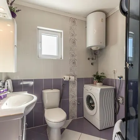 Πανσιόν Hvar De Luxe 3*