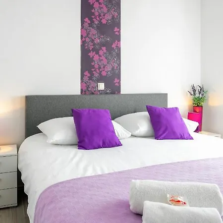 Konukevi Hvar De Luxe 3*