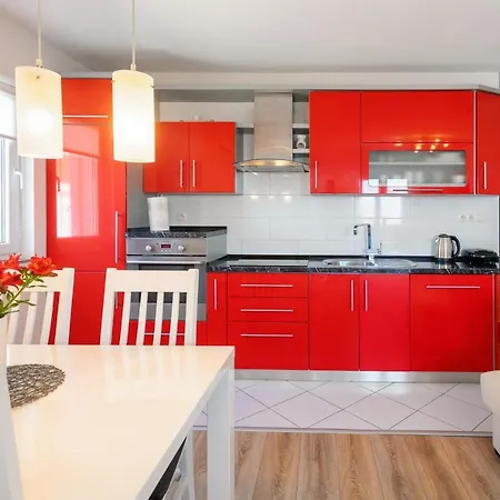Πανσιόν Hvar De Luxe 3*