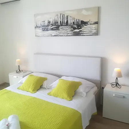Πανσιόν Hvar De Luxe 3*